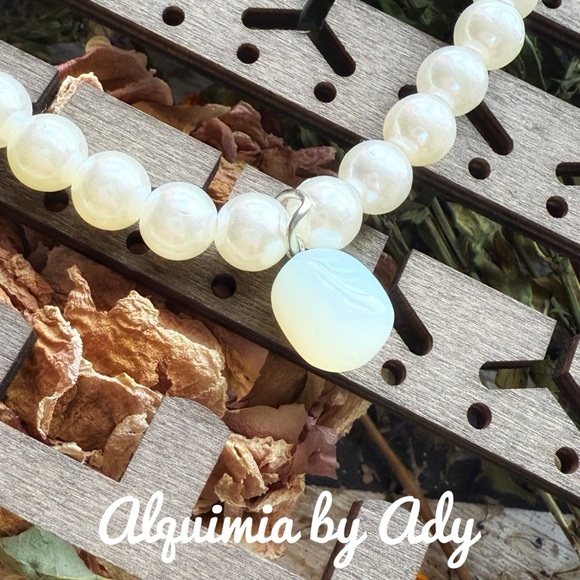 MOONSTONE AND PEARLS STATEMENT NECKLACE - Picture 1 of 2